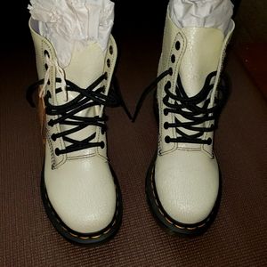 NEW Dr. Martens. RARE Cristal suede (cracked) ivory/putty color. Size US 6.